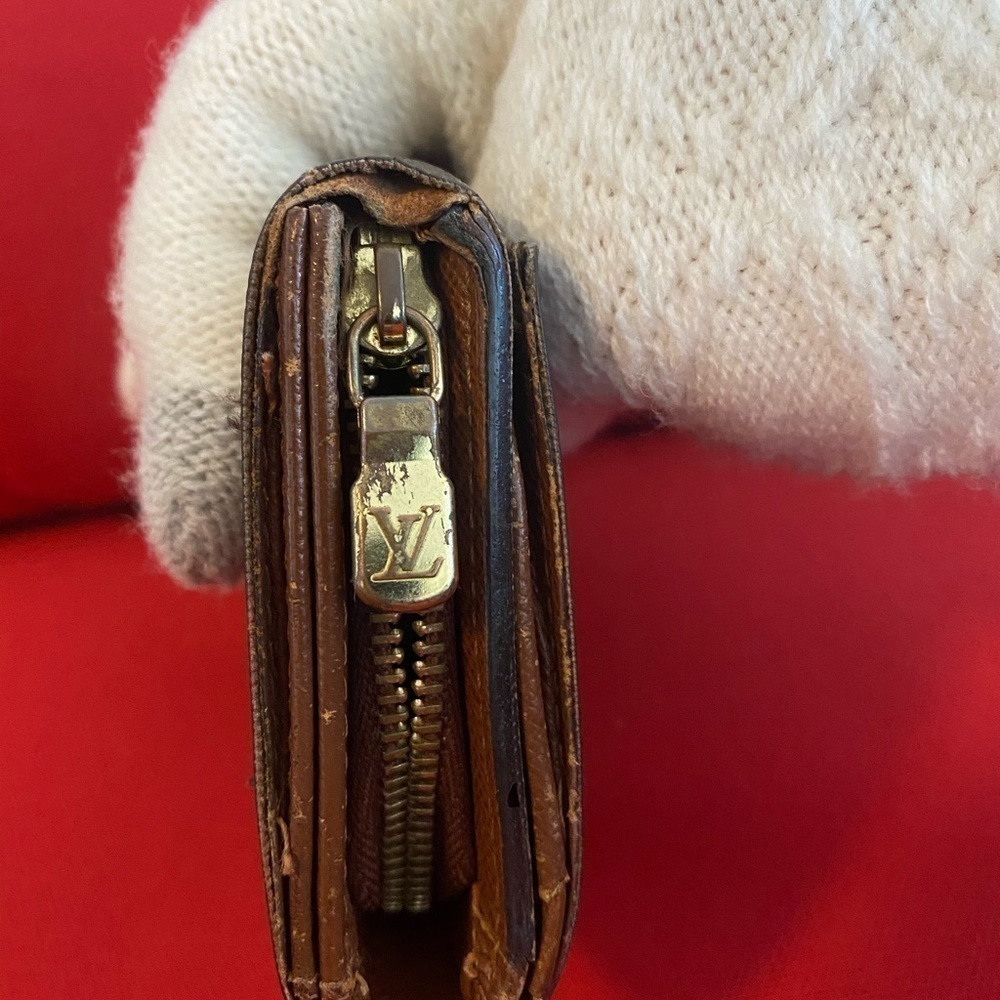 Louis Vuitton Wallet - Authentic - Picture 12 of 16